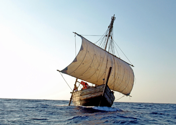BCE1330-1300 Tarshish-Class—the model (Khatushan-Kitim-Tzurim) cargo ship sailing-replica starbd Uluburun shipwreck